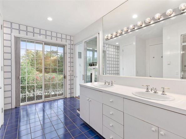 22 Bayfield Lane, Westhampton Beach NY 11978