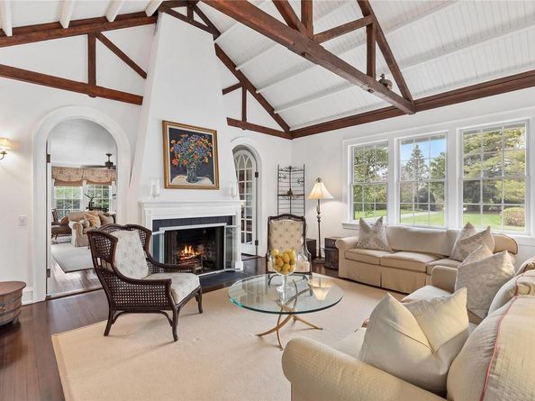 22 Bayfield Lane, Westhampton Beach NY 11978