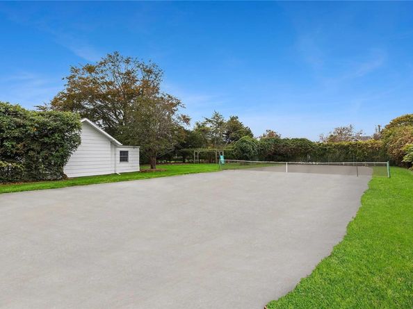 22 Bayfield Lane, Westhampton Beach NY 11978