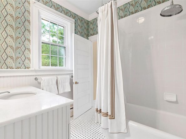 22 Bayfield Lane, Westhampton Beach NY 11978