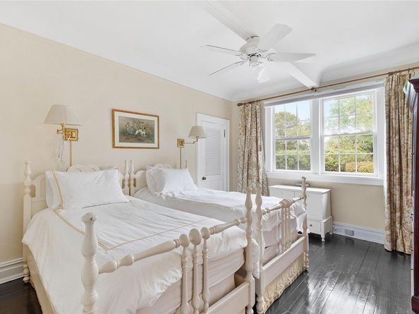 22 Bayfield Lane, Westhampton Beach NY 11978