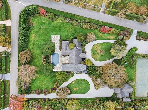 22 Bayfield Lane, Westhampton Beach NY 11978