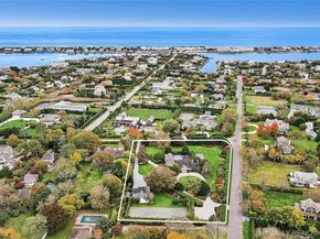 22 Bayfield Lane, Westhampton Beach NY 11978