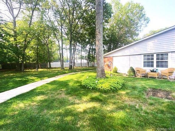 259 Newcastle Court E, Ridge NY 11961