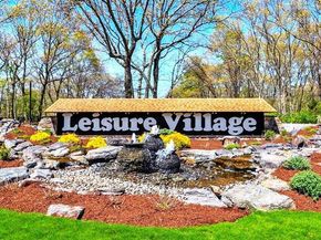 259 Newcastle Court E, Ridge NY 11961