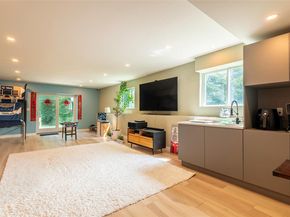 53 Vista Hill Road, Great Neck NY 11021