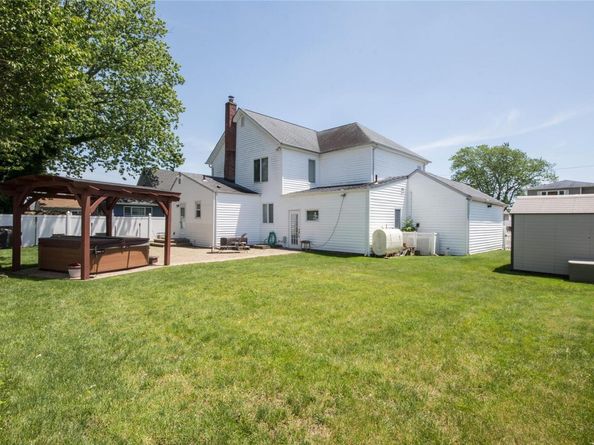 134 W Hampton Road, Lindenhurst NY 11757