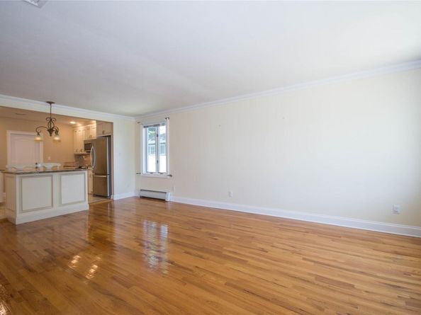 134 W Hampton Road, Lindenhurst NY 11757