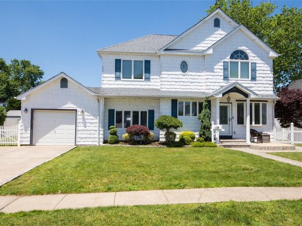 134 W Hampton Road, Lindenhurst NY 11757