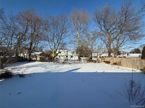 9 Hayrick Lane, Commack NY 11725