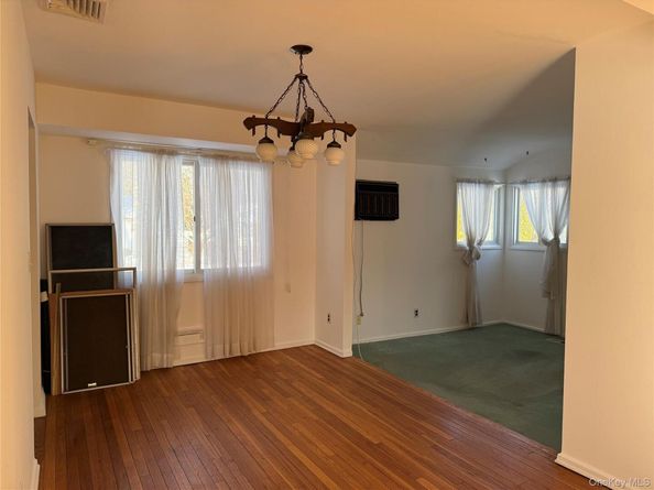 9 Hayrick Lane, Commack NY 11725