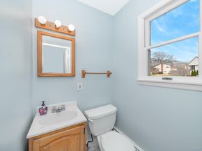 24 Brooktree Circle, Lindenhurst NY 11757