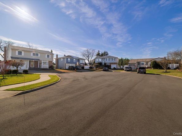 8 Patricia Court, Bethpage NY 11714