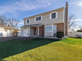 8 Patricia Court, Bethpage NY 11714