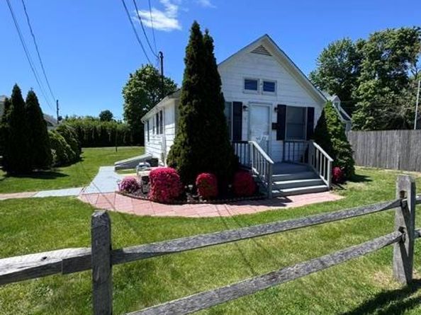 19 Carlson Lane, East Northport NY 11731