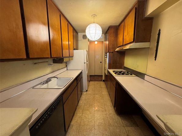 75-36 Bell Blvd 1E, Bayside NY 11364