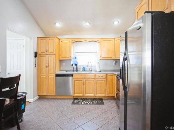 200 E Euclid Street, Valley Stream NY 11580