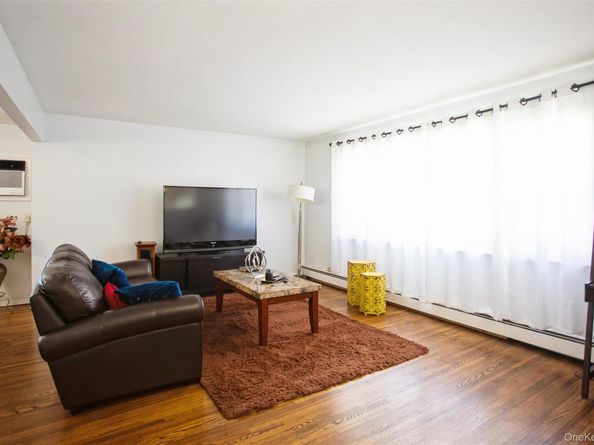 200 E Euclid Street, Valley Stream NY 11580
