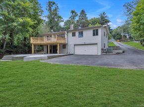 385 Salem Court, Hauppauge NY 11788