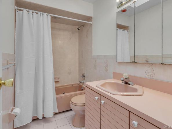 385 Salem Court, Hauppauge NY 11788