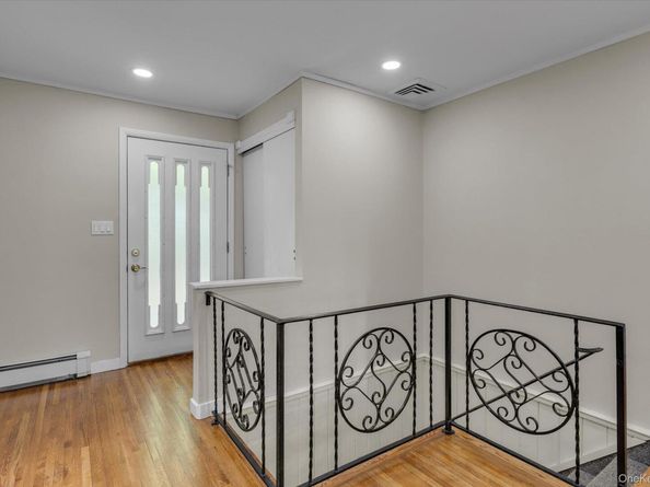 385 Salem Court, Hauppauge NY 11788
