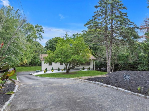 385 Salem Court, Hauppauge NY 11788