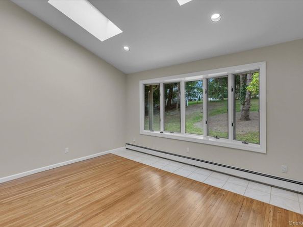 385 Salem Court, Hauppauge NY 11788