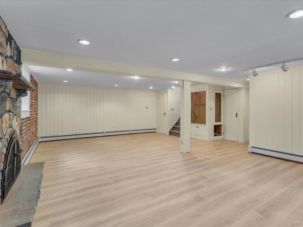 385 Salem Court, Hauppauge NY 11788