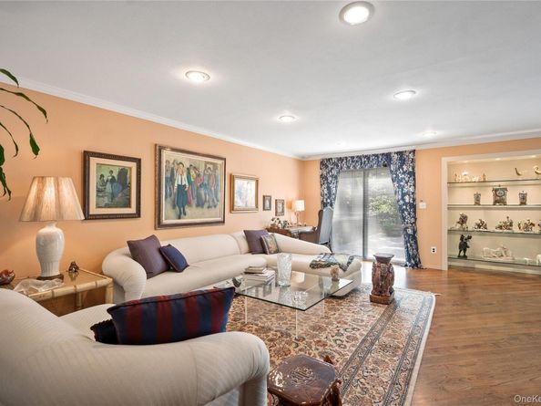 166 High Pond Drive, Jericho NY 11753
