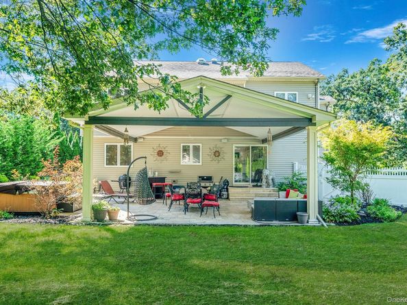 337 Peconic Avenue, Medford NY 11763