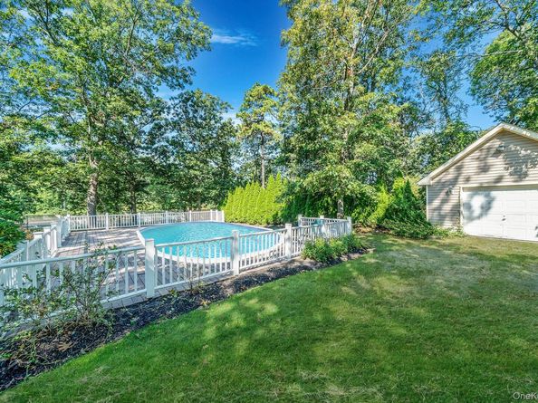 337 Peconic Avenue, Medford NY 11763