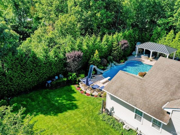 14 Daremy Lane, East Setauket NY 11733