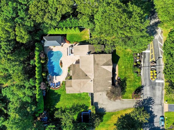 14 Daremy Lane, East Setauket NY 11733