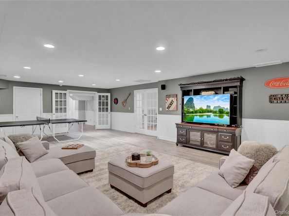 14 Daremy Lane, East Setauket NY 11733