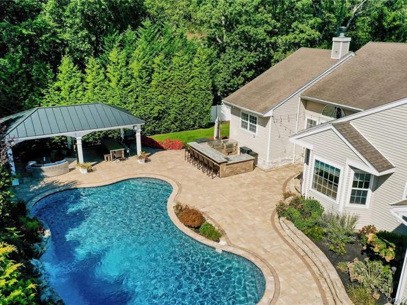 14 Daremy Lane, East Setauket NY 11733