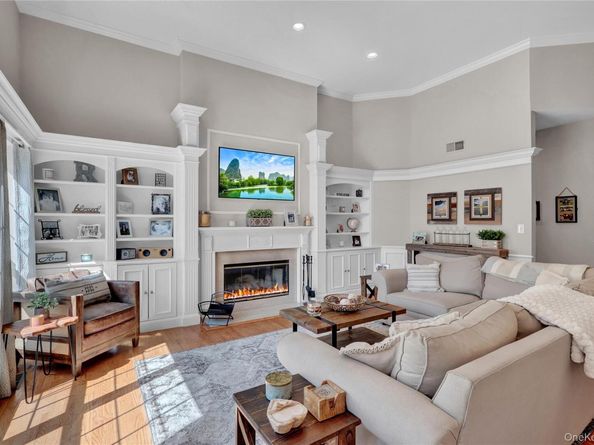 14 Daremy Lane, East Setauket NY 11733