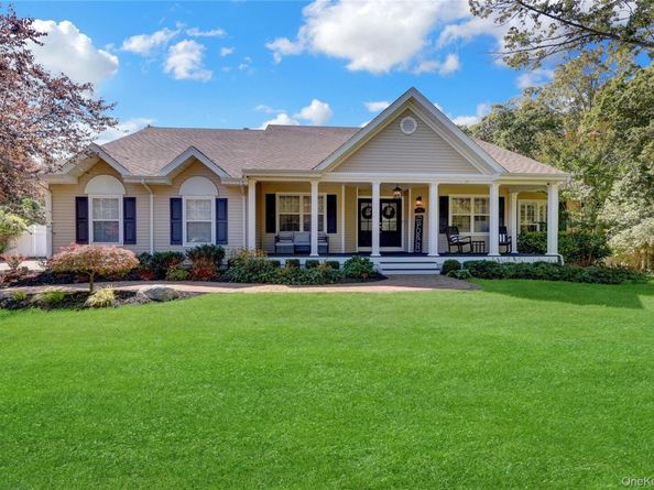14 Daremy Lane, East Setauket NY 11733