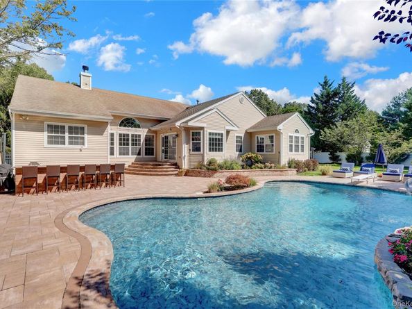 14 Daremy Lane, East Setauket NY 11733