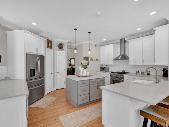 14 Daremy Lane, East Setauket NY 11733