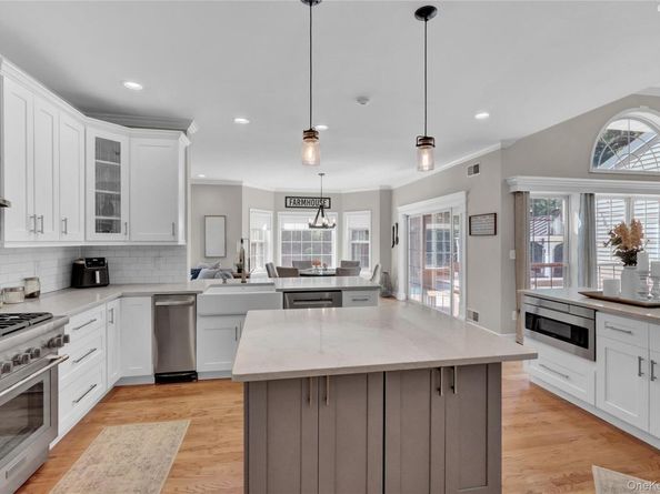 14 Daremy Lane, East Setauket NY 11733