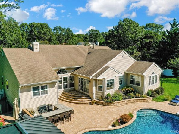 14 Daremy Lane, East Setauket NY 11733