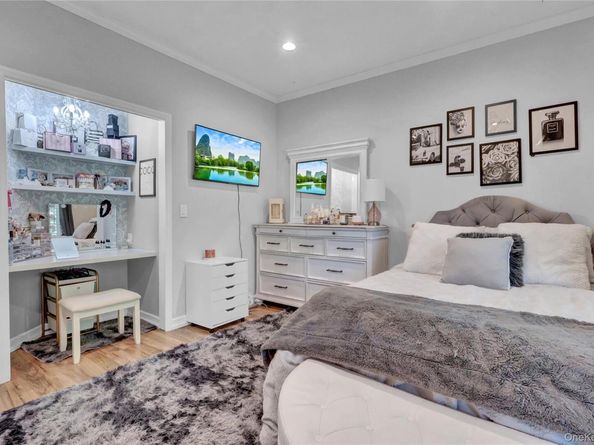14 Daremy Lane, East Setauket NY 11733