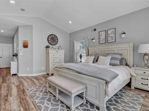 14 Daremy Lane, East Setauket NY 11733