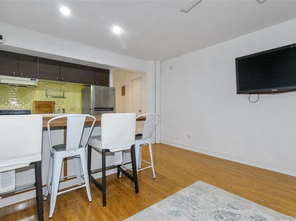 15 Canterbury Road C10, Great Neck NY 11021