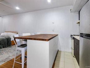 15 Canterbury Road C10, Great Neck NY 11021