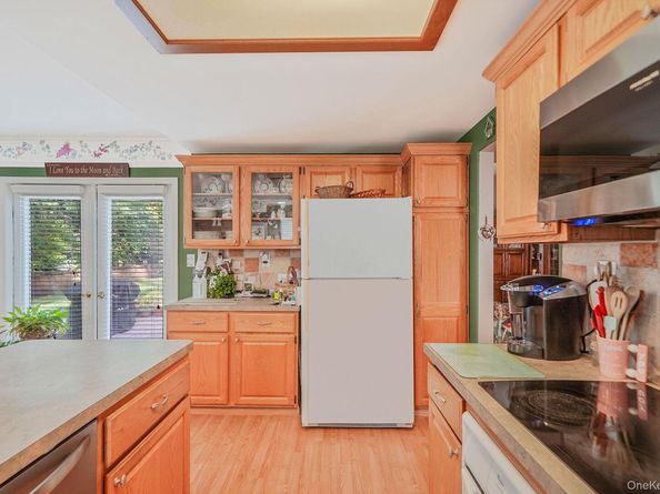 19 Villanova Court, Ridge NY 11961