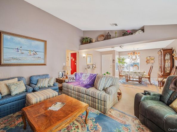 19 Villanova Court, Ridge NY 11961