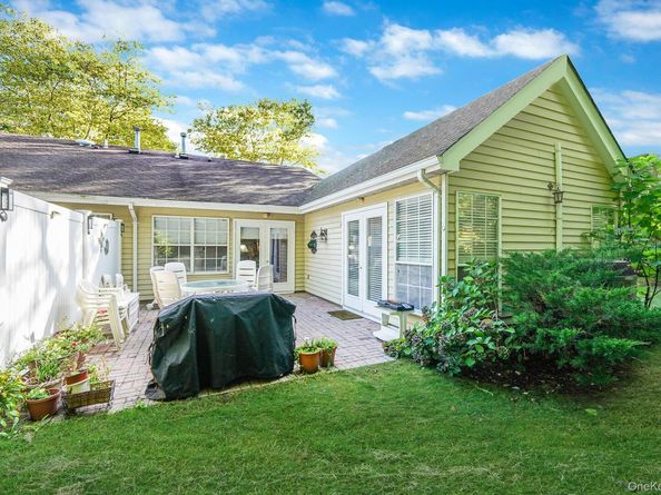 19 Villanova Court, Ridge NY 11961