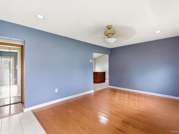 16 Burton Place, Lindenhurst NY 11757