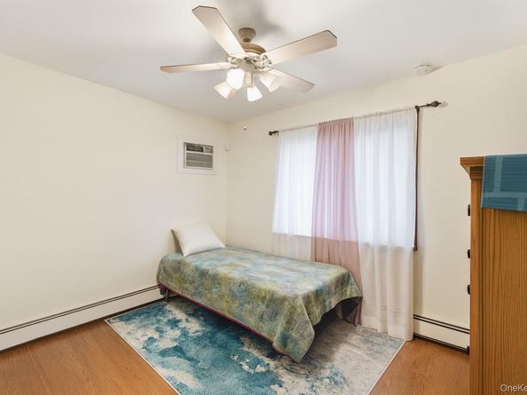 16 Burton Place, Lindenhurst NY 11757